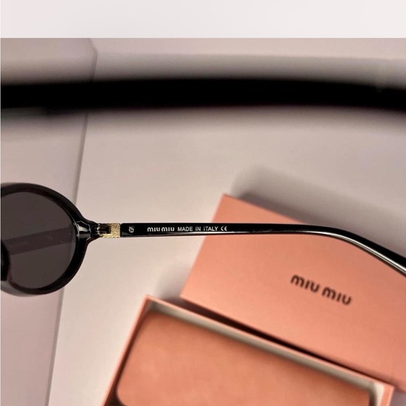 Miu Miu Black Cat-Eye Sunglasses Bold Designer Frames - Picture 2 of 3